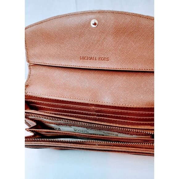 Michael Kors Wallet - Picture 10 of 10